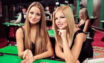 Người chia bài chuyên nghiệp tại 888slots